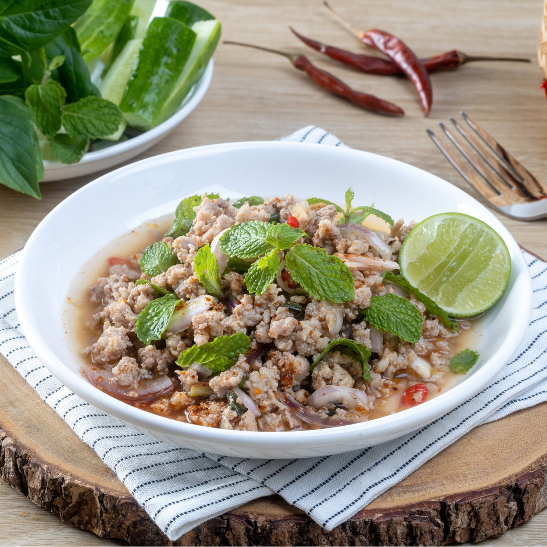 Laab (Würziger thailändischer Fleischsalat)